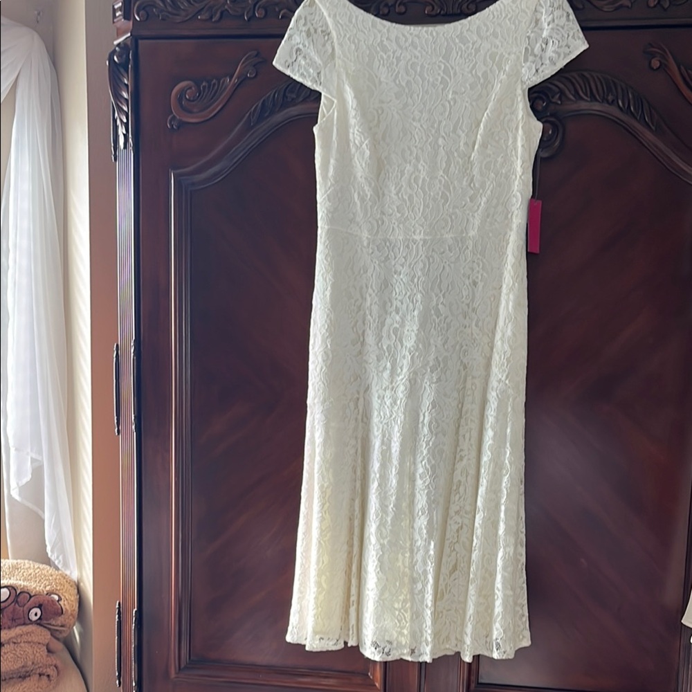 Vince Camuto Cream Lace Midi Dress w/ Boat Neck sz 8